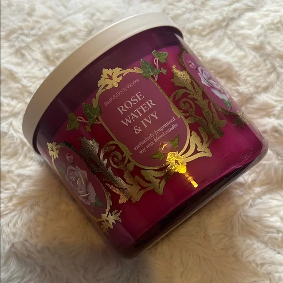Bath & Body Works Rose Water & Ivy Candle - Picture 2 of 6